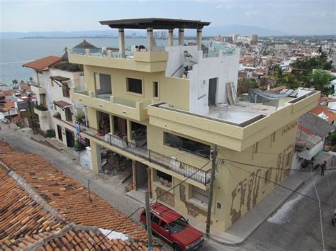 la corona     kr    restless traveler