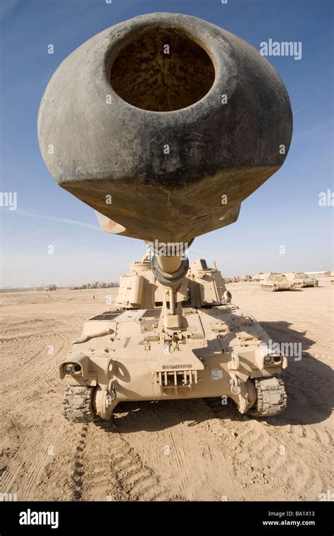 Self propelled howitzer m109 hi-res stock photography and images - Alamy