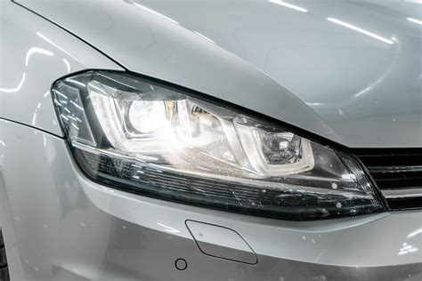 Замена ламп ближнего света Фольксваген Гольф 7 / Volkswagen Golf 7