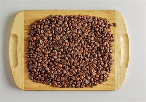 Premium Photo A Blend Of Roasted Arabica And Robusta Coffee Beans