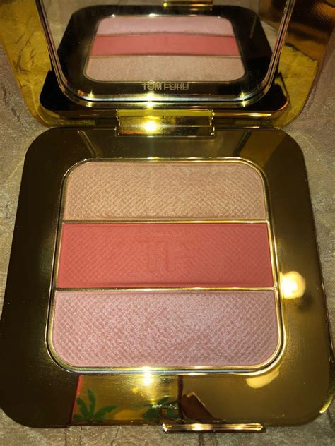 Tom Ford Soleil Contouring Compact Nude Glow Beauty Personal Care Face Makeup On Carousell
