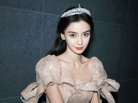 Huỳnh Hiểu Minh ngày càng mặn nồng với hot girl Diệp Kha Angelababy lặng lẽ theo dõi nhất cử