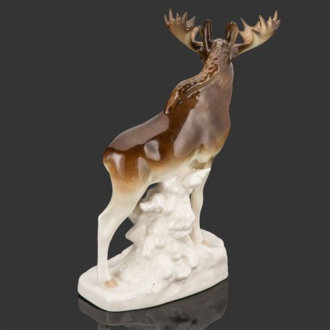 Статуэтка "Лось", скульптор Б.Я. Воробьев, фарфор, роспись ...