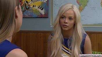 lesbiana de años lame a su amiga heterosexual XVIDEOS