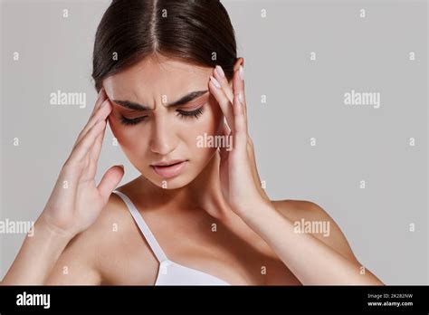 Brunette Girl Hi Res Stock Photography And Images Alamy