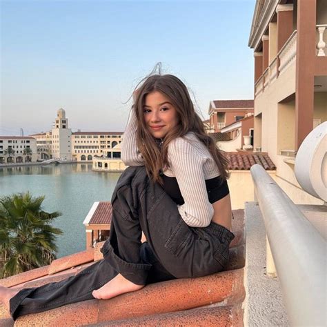 Доллары, брендовые вещи, iMac от Давы: 14-летняя миллионерша Милана ...