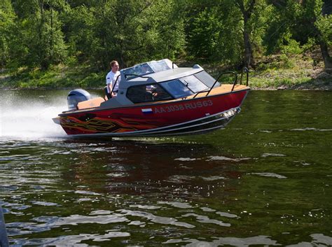 Моторная лодка Салют-585HT: цена, характеристики, купить с завода