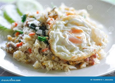 Arroz Com Ovo Frito - Arroz Frito Ou Arroz Frito Com Ovo Frito Foto de Stock - Imagem de ...