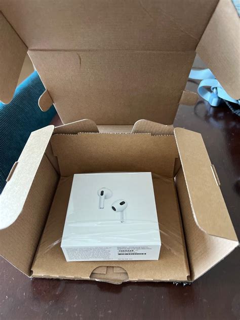 全新 Airpods 3 Magsafe Airpods 第 3 代 配備 Magsafe 充電盒 手提電話 電話及其他裝置配件