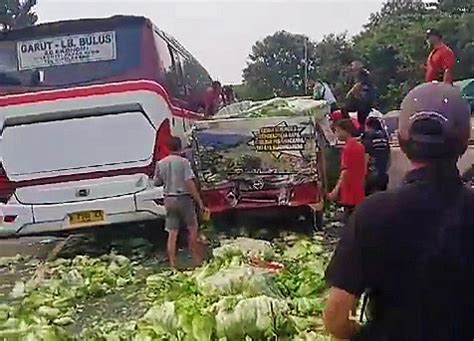 Kecelakaan Beruntun Di Tol Cipularang Orang Alami Luka Luka