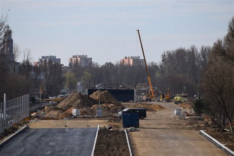 Pierwszy asfalt wylany na remontowaną DK91 Co dzieje się na placu