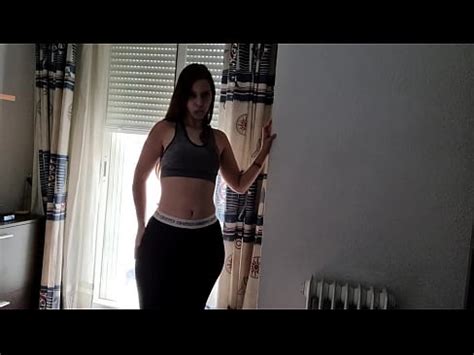 Modelando un rato y enseñando las tetas XVIDEOS