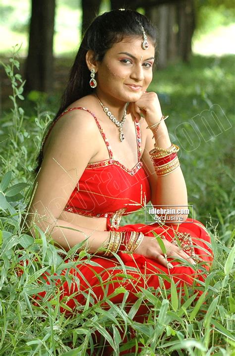 HOT INDIAN ACTRESS BLOG TAMIL HOT DESI MASALA Actress Jyothika Spicy Pictures Getting Wet