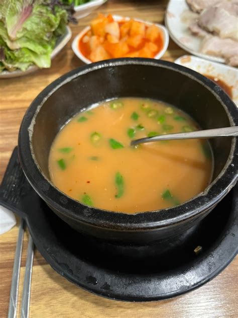 부산 수영 맛집 해장맛집 술이 술술 들어가는 ‘경주국밥 찐한 국물에 도톰한 돼지고기 순대도 알찬 오래된 맛집