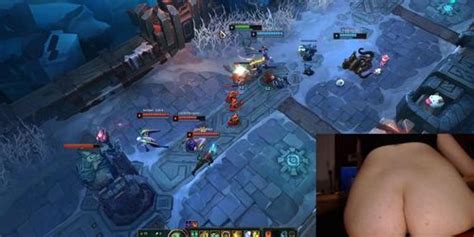 Twitch Streamer Megaplaygirl Got Naked While Playing League Of Legends Fucking While Still