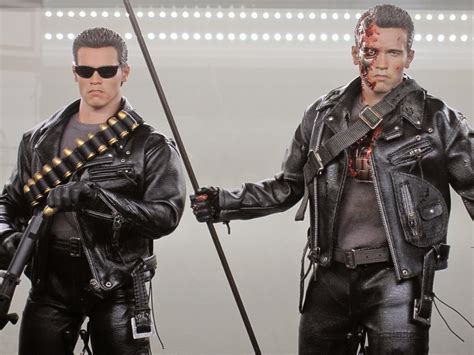 TekSushi Hot Toys DX13 T 800 Terminator Battle Damaged Version Sideshow Exclusive