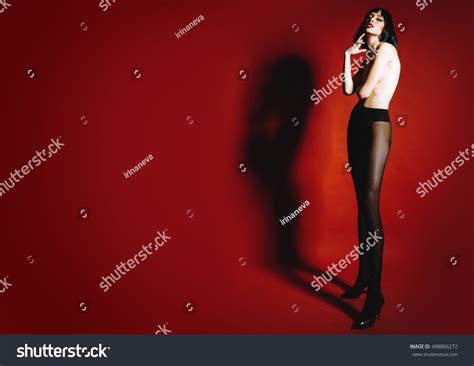 Beautiful Sexy Brunette Girl Posing Nude Foto Stock Shutterstock