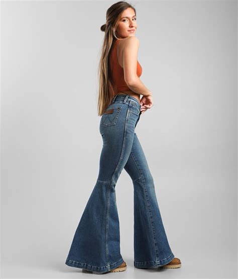 Modern Bell Bottom Jeans Outfit in 2024 | Chic Style Ideas