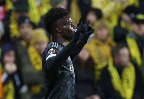 Bukayo Saka Arsenal Ace S Wayward Shot V Bodo Glimt Hit Man In His Flat