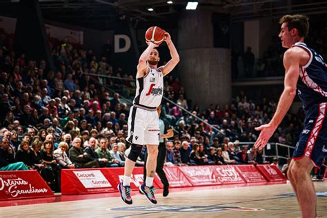 Reggio Emilia Virtus Bologna Le Condizioni Di Belinelli Shengelia E