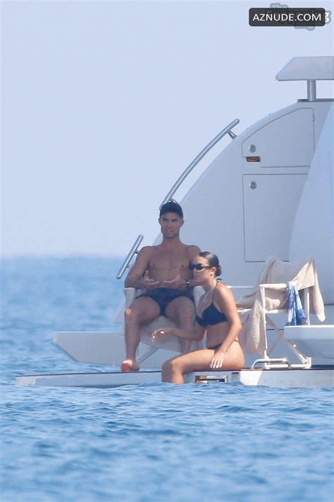 Georgina Rodriguez Sexy Seen With Cristiano Ronaldo Showing Off Her Sizzling Bikini Body On A