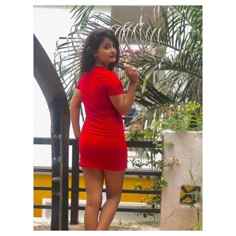 10 Hot Sexy Shubhangi Pant Bikini Pics