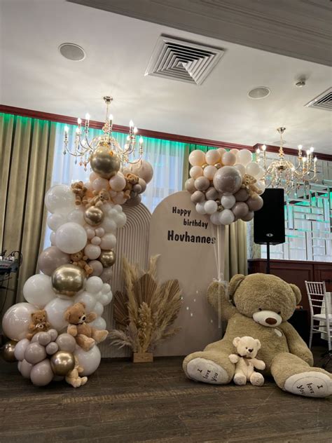 Фотозона с мишками | Instagram photo, Photo and video, Happy birthday