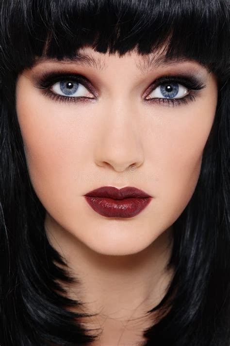 Brunette Hermoso Foto De Archivo Imagen De Bronceado 8803918