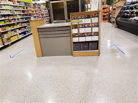 One way grocery aisles! : r/Charleston