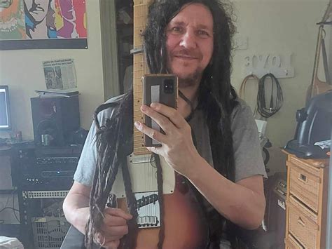 Guitarist learned to play with one arm following stroke: “People said I
