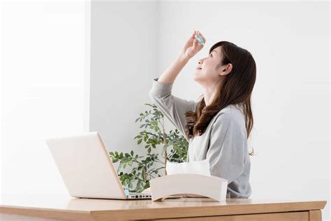 How to Survive Allergy Season With Contact Lenses | FSA Store