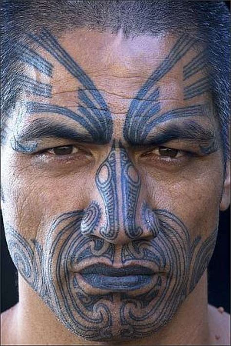ღღ New Zealand Maori dancer with cultural tattoos. love the stories