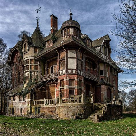 Abandoned mansion in Belgium. Photo by Bram Zanden | Old abandoned ...
