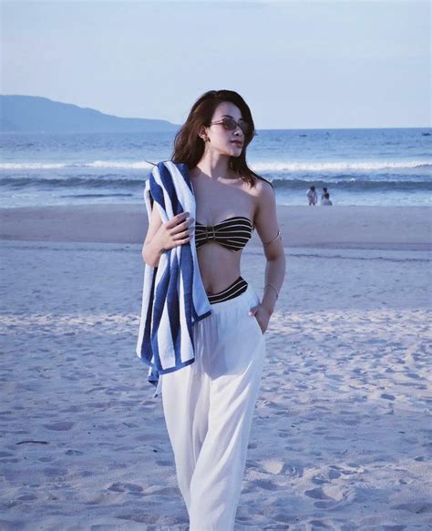 Vợ Phan Văn Đức bà xã Đình Triệu khoe dáng với bikini Tạp chí Tri thức