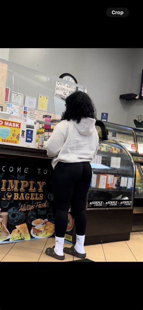 THICC Curly Hair Latina MUST SEE Ass Forum