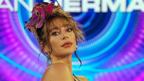 Sol Pérez la chica del clima argentina presume su abdomen con un espectacular bikini de