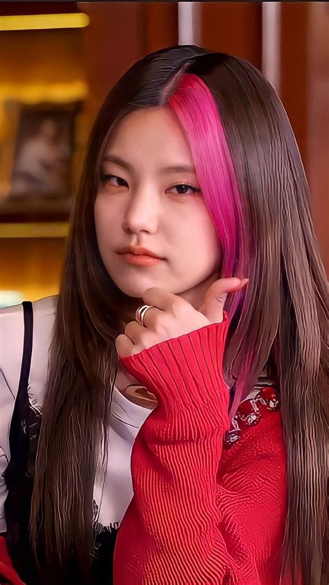 Wonder Woman Cosplay Blackpink Video Pink Lips Korean Singer Itzy