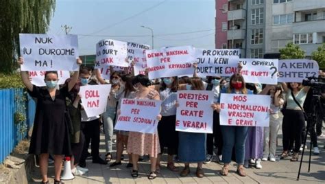 Nis protesta në Ferizaj pas vrasjes së 18 vjeçares të rinjtë mblidhen