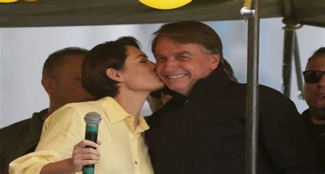 “descobri A Veia Política Da Michelle” Diz Bolsonaro Folha Destra