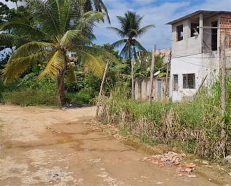 Moradores de Mussurunga reclamam de rua sem asfalto há mais de 20 anos