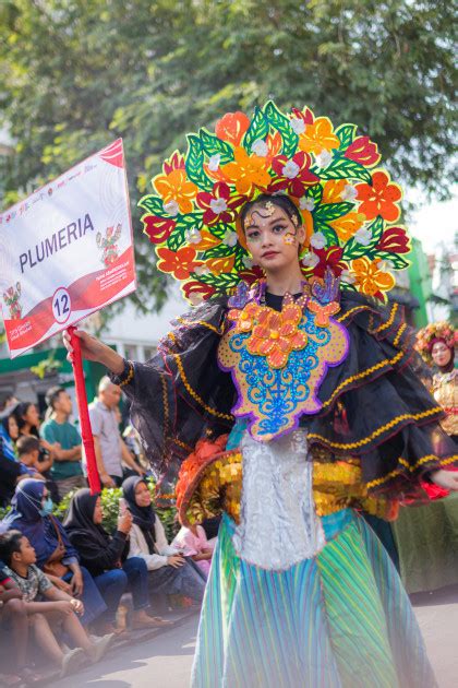 Hypeabis Semarak Pawai Meriahkan Agustus Hut Ri Ke