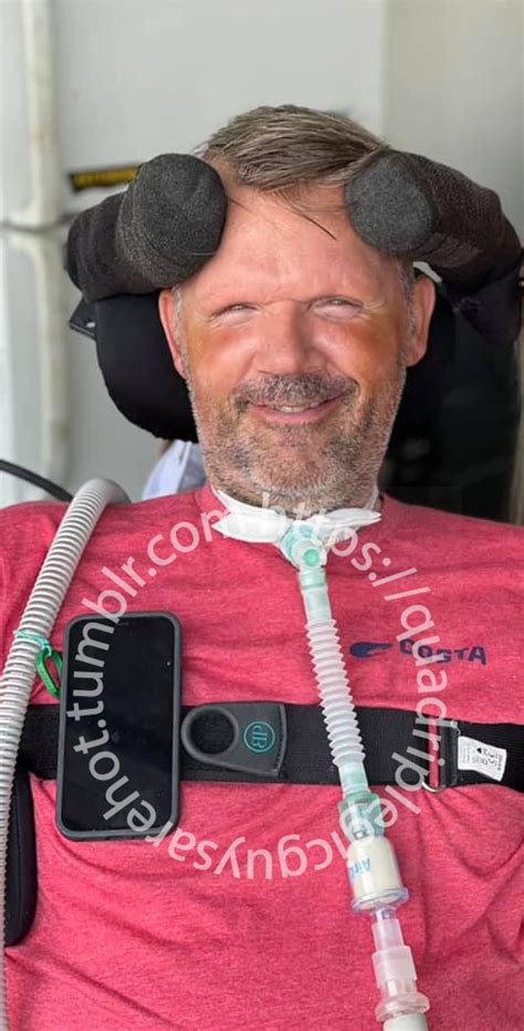 Menedits Hot Lad With Short Leg Waiting For The Train