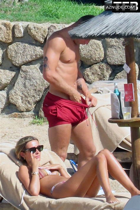 Katherine Pilkington Sexy Seen Flaunting Her Hot Bikini Body At The Beach In Sardinia AZNude