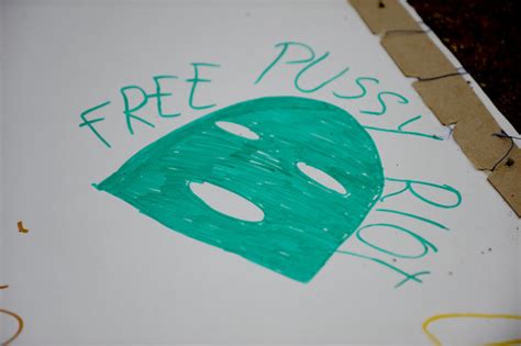 Pussy Riot Merginas Palaik Ir Lietuvos Aktyvistai Galerija Vardai Min Lt