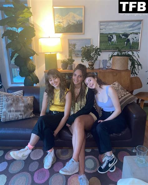 Thomasin McKenzie Nude Sexy Collection Photos OnlyFans Leaked Nudes