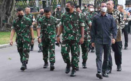 Puncak Hut Ke Tni Digelar Di Istana Merdeka Ada Defile Pasukan Tni