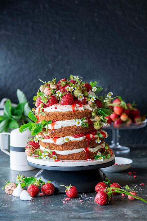 Strawberry Naked Cake With Mascarpone License Images Stockfood