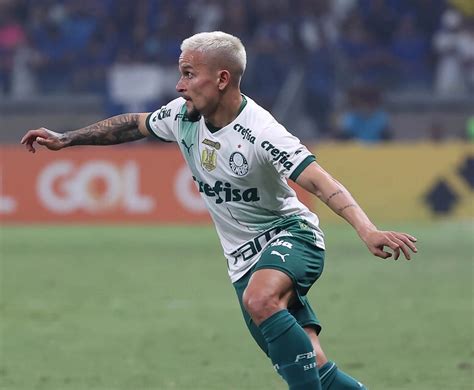 Palmeiras Acerta Venda De Artur A Clube Russo Por Quase R Milh Es