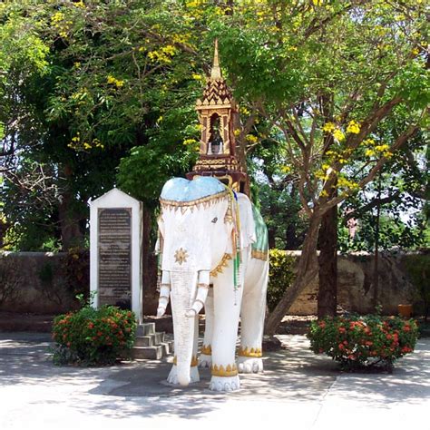 Wat Phra Kaeo Don Tao Lampang Thailand For Visitors