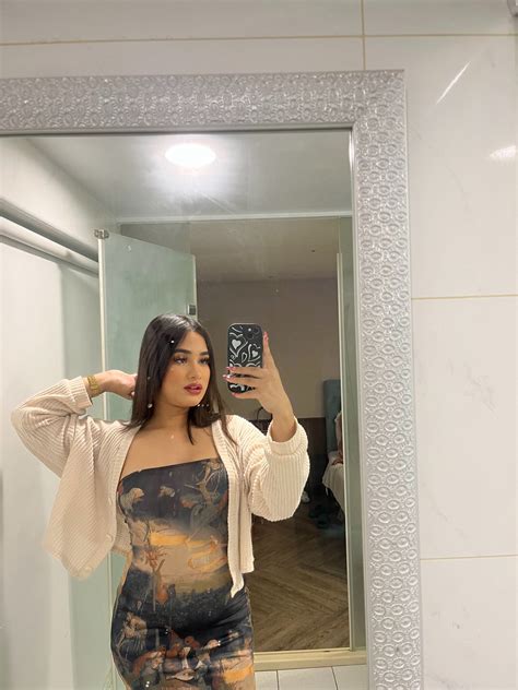 Sexy Babe 3some Available Saudi Escort In New Delhi